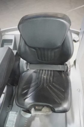 永恒力三轮前叉车