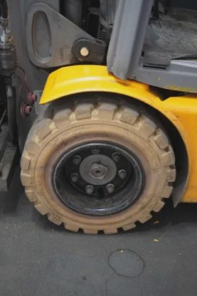 永恒力三轮前叉车