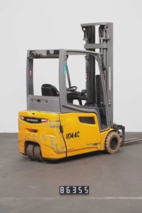 永恒力三轮前叉车