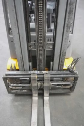 永恒力三轮前叉车