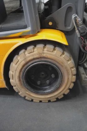 永恒力三轮前叉车