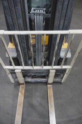 耶鲁四轮前装载机