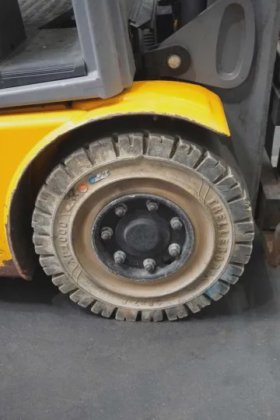 永恒力三轮前叉车