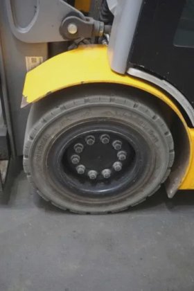 永恒力四轮前叉车