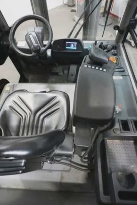 永恒力四轮前叉车