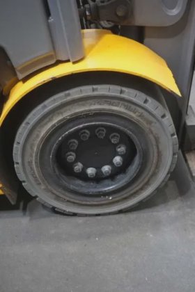 永恒力四轮前叉车