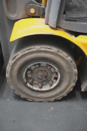 永恒力三轮前叉车