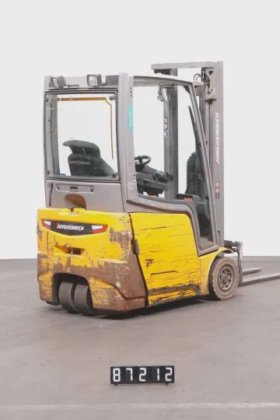 永恒力三轮前叉车