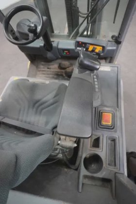 永恒力三轮前叉车