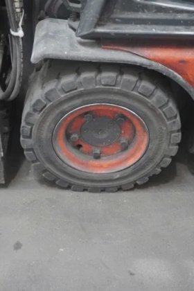 林德三轮前叉车