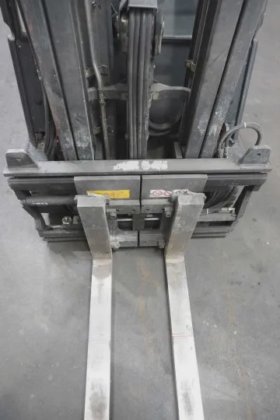 林德三轮前叉车