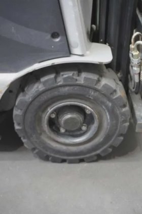 STILL 三轮前装载机