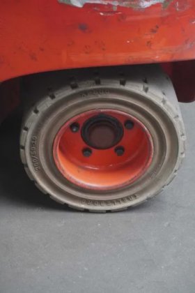 林德四轮前叉车