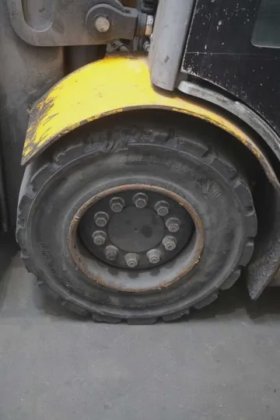 永恒力四轮前叉车