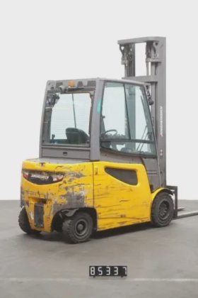 永恒力四轮前叉车