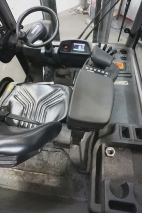 永恒力四轮前叉车