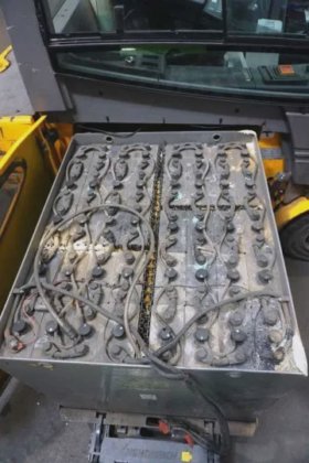 永恒力四轮前叉车