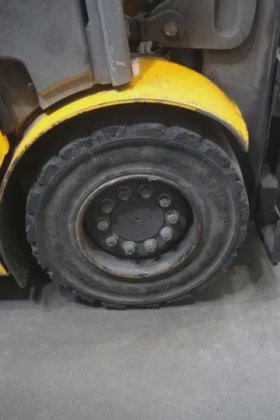 永恒力四轮前叉车