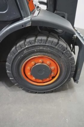 林德四轮前叉车