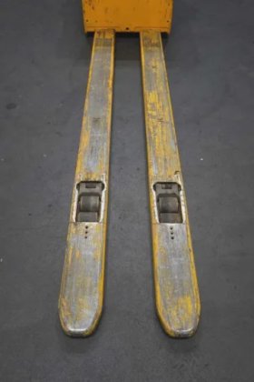 永恒力低叉车驾驶室