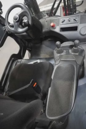 林德四轮前叉车