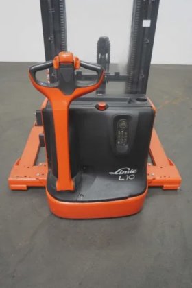 林德高举叉车牵引杆