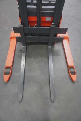 林德高举叉车牵引杆