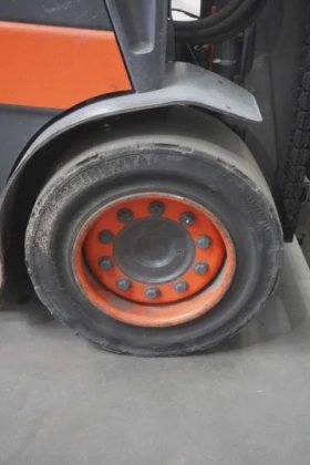 林德四轮前叉车