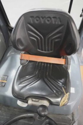 丰田四轮前装载机