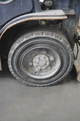 丰田四轮前装载机