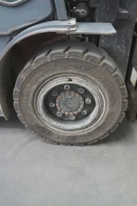 丰田四轮前装载机