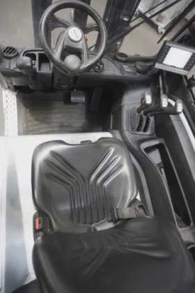 STILL 四轮前装载机