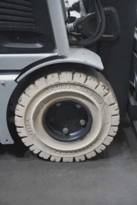 STILL 四轮前装载机