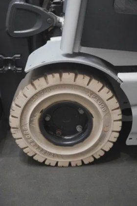 STILL 四轮前装载机