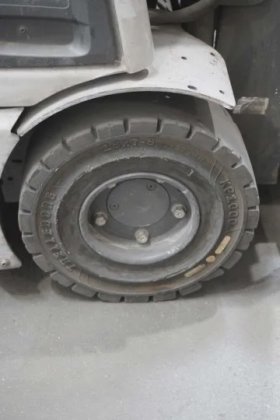 STILL 三轮前装载机