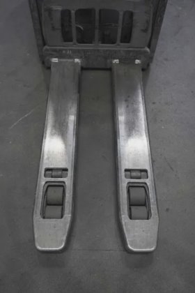 永恒力高举升卡车驾驶室