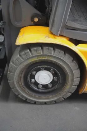 永恒力三轮前叉车