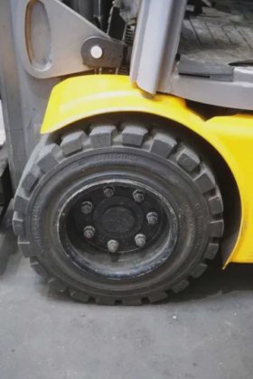 永恒力四轮前叉车