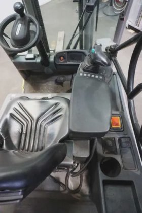 永恒力四轮前叉车