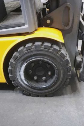 永恒力四轮前叉车