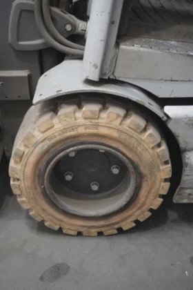 STILL 三轮前装载机