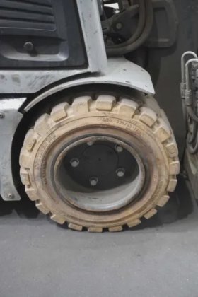 STILL 三轮前装载机