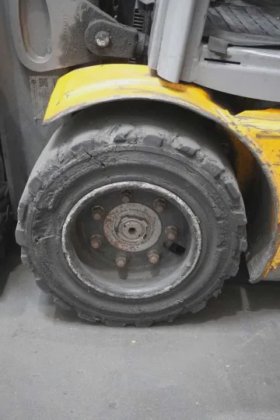 永恒力四轮前叉车