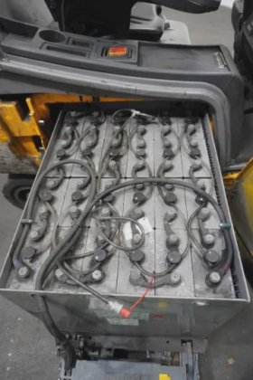 永恒力四轮前叉车