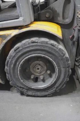 永恒力四轮前叉车