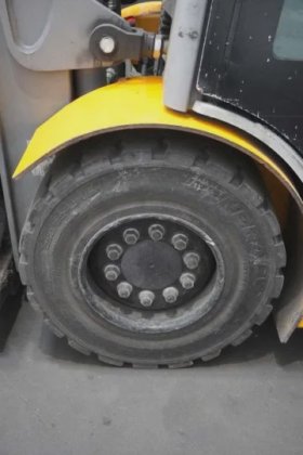 永恒力四轮前叉车