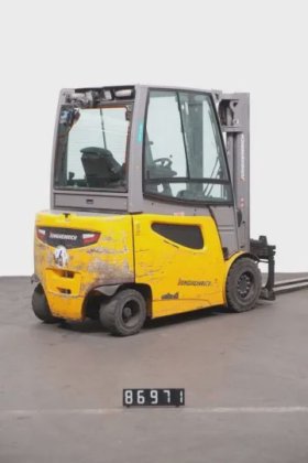 永恒力四轮前叉车