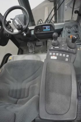 永恒力四轮前叉车