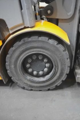 永恒力四轮前叉车