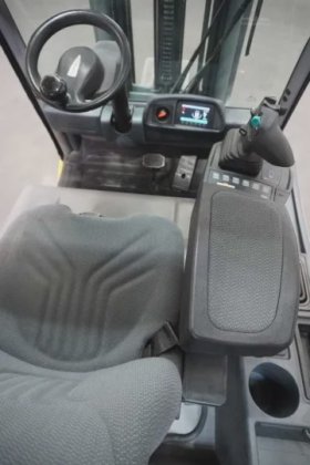 永恒力三轮前叉车